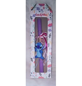 Πασχαλινή Λαμπάδα Stitch σε Κουτί Δώρου – Χειροποίητη με Ξύλινο Διακοσμητικό