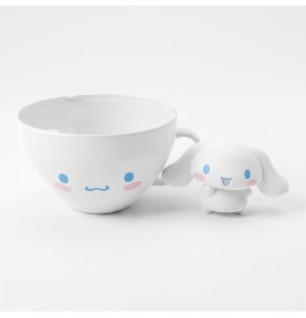 AS Συλλεκτικές Φιγούρες Hello Kitty Cappuccino - Cinnamoroll δίπλα στην κούπα