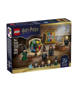 LEGO® Harry Potter™ Hogwarts Castle: Sorting Hat™ Ceremony - μπροστά όψη