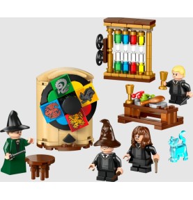 LEGO® Harry Potter™ Hogwarts Castle: Sorting Hat™ Ceremony - στημένο το σετ