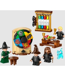 LEGO® Harry Potter™ Hogwarts Castle: Sorting Hat™ Ceremony - στημένο το σετ